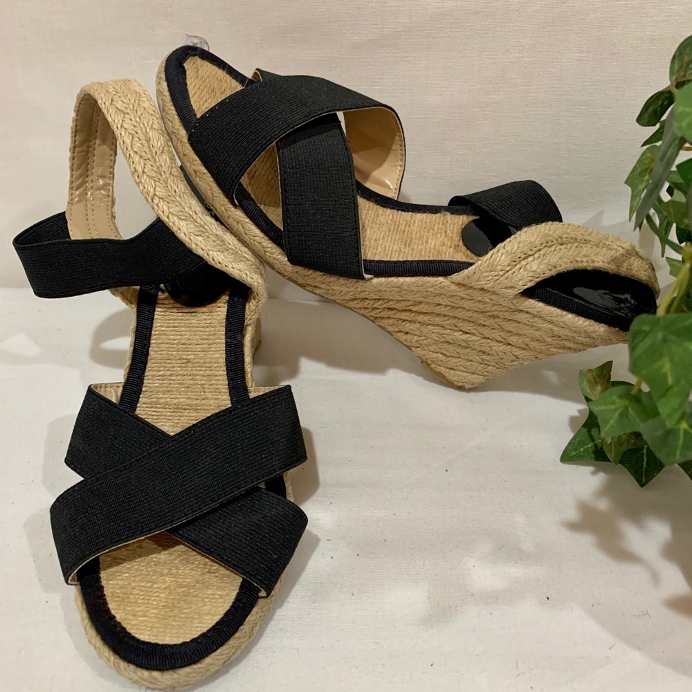 APT Sandles. Black cloth,like new
